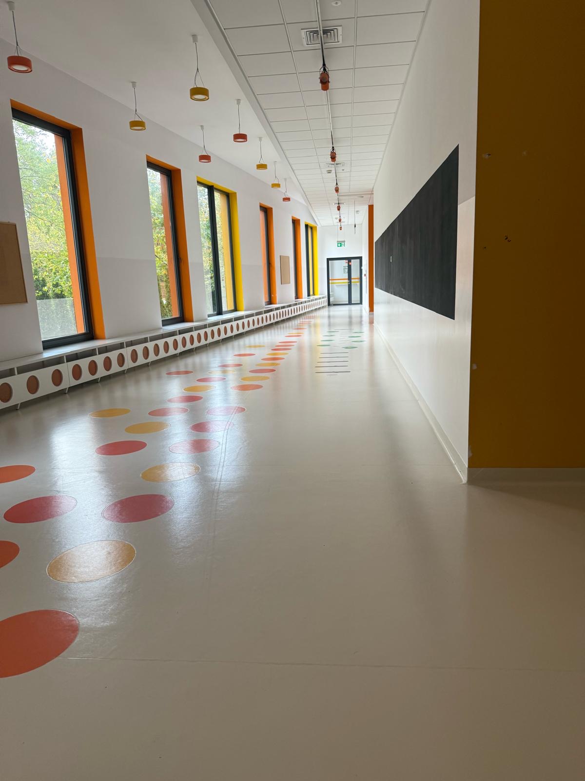 Szczęśliwe dzieci w przedszkolu